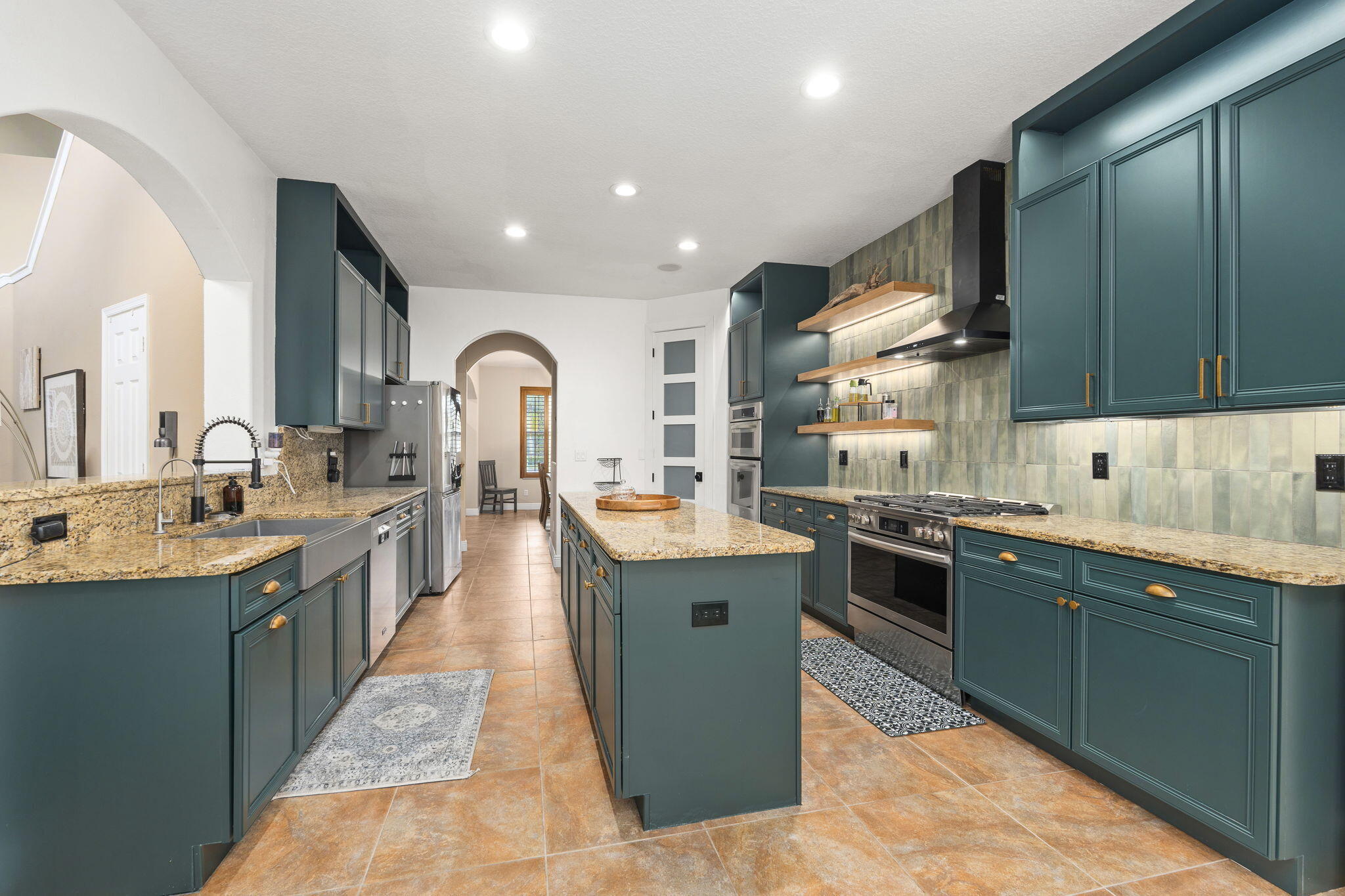 LAKE TUSCANY - Residential