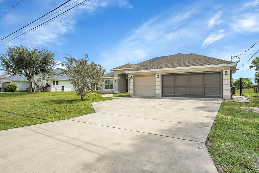 Photo of 6904 NW Dorothy Street, Port Saint Lucie, FL 34983 (MLS # R11114143)
