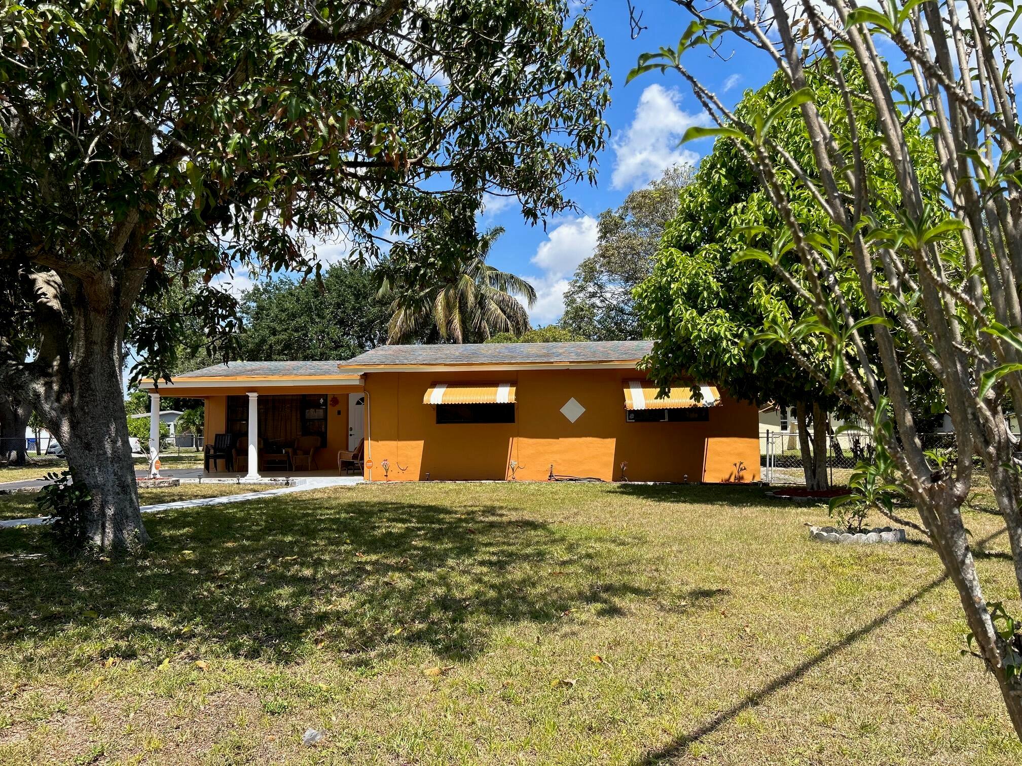 LAUDERDALE MONORS - Residential