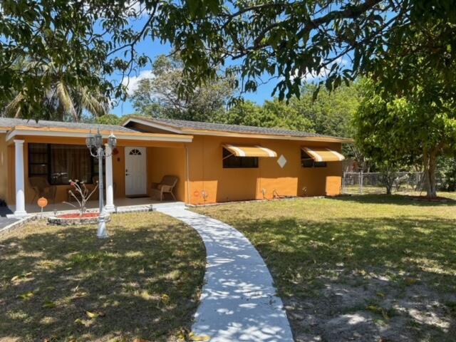 LAUDERDALE MONORS - Residential