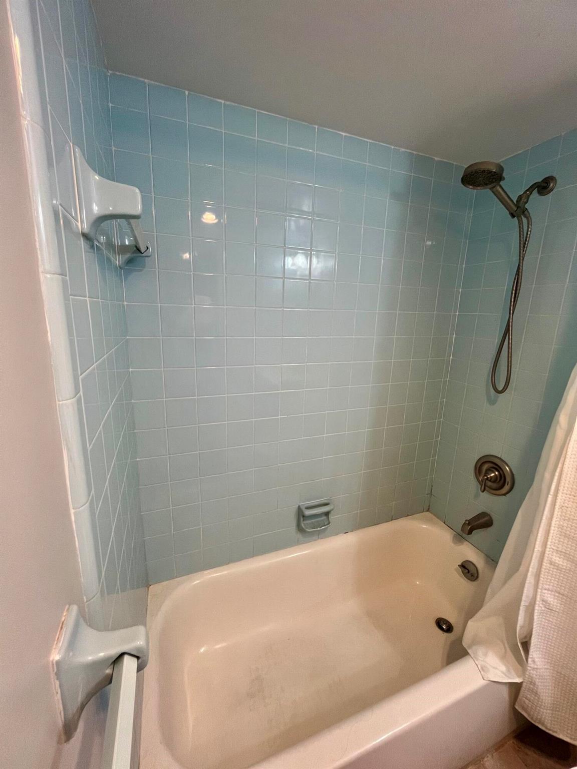 HARBOUR HALL CONDOS - Residential Lease