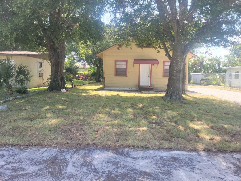 Photo of 1703 N 15th Street, Fort Pierce, FL 34950 (MLS # R11052751)