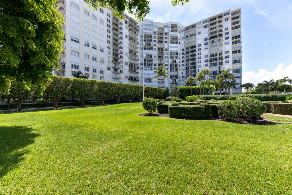 Photo of 1801 S Flagler Drive #1107, West Palm Beach, FL 33401 (MLS # R11166040)