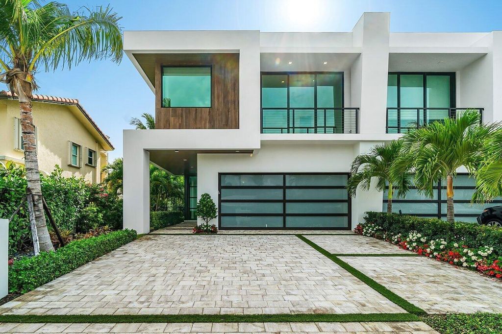 Photo of 326 NE Wavecrest Way, Boca Raton, FL 33432 (MLS # R11080452)