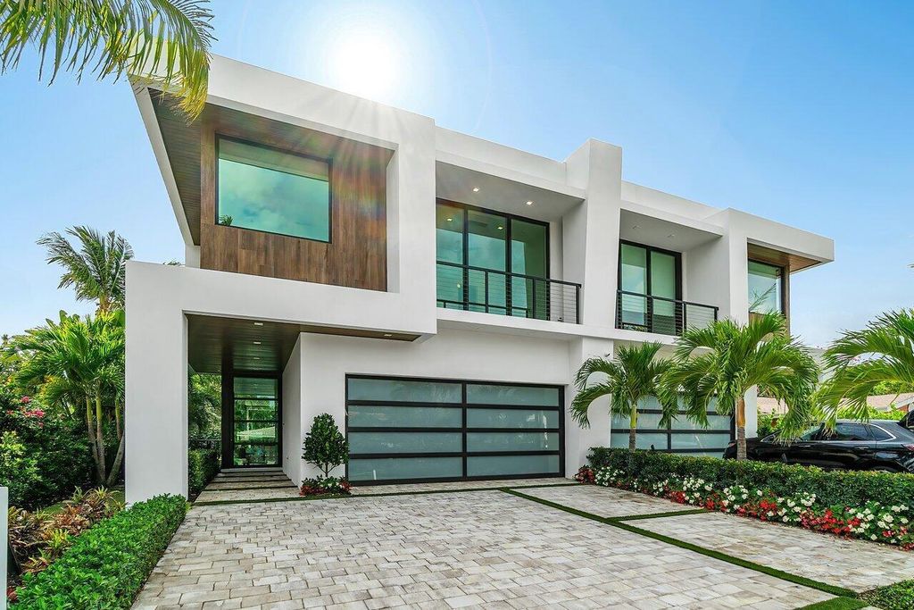 Photo of 326 NE Wavecrest Way, Boca Raton, FL 33432 (MLS # R11080452)