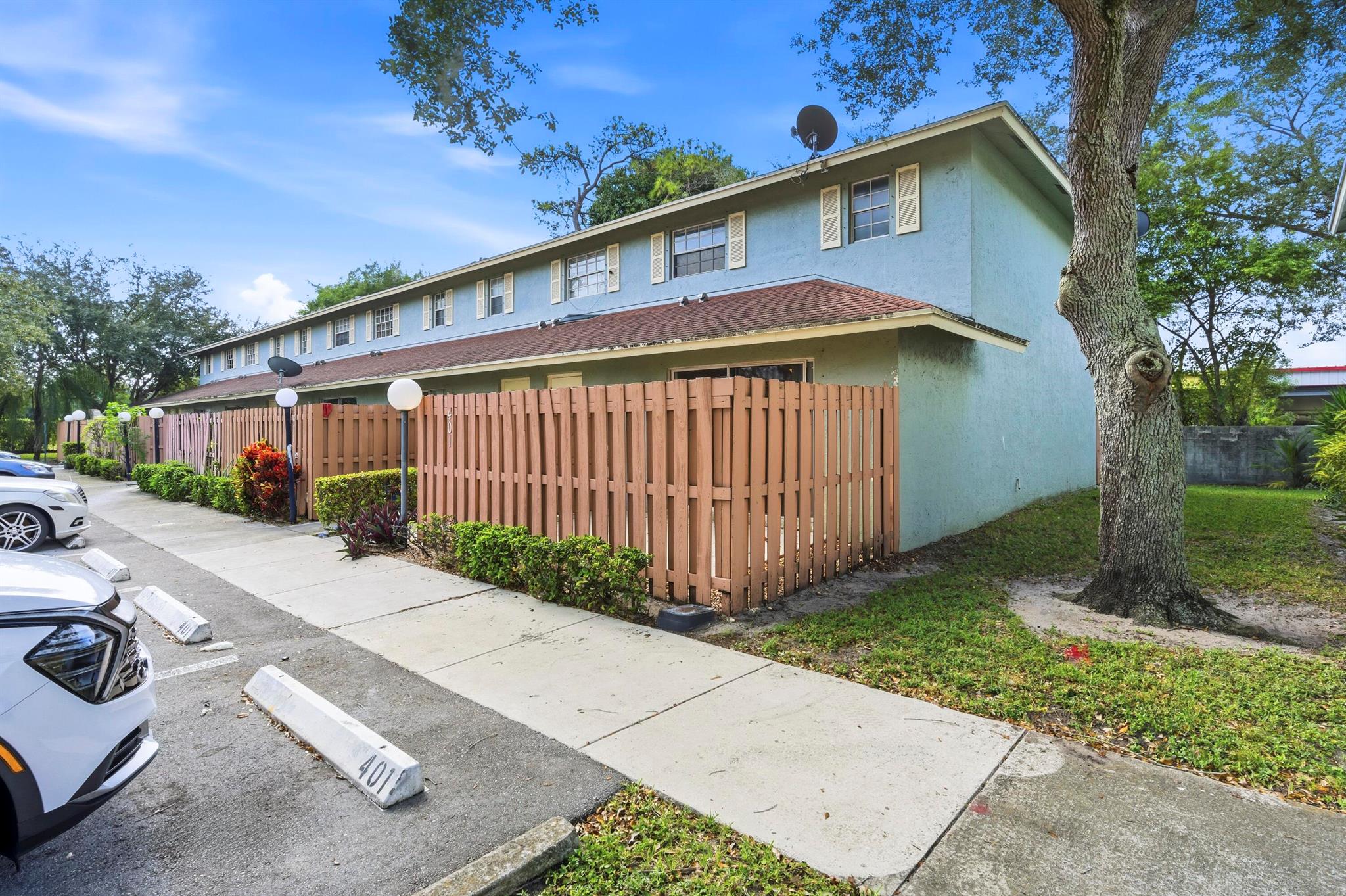 CYPRESS ESTATES OF PALM S - Residential