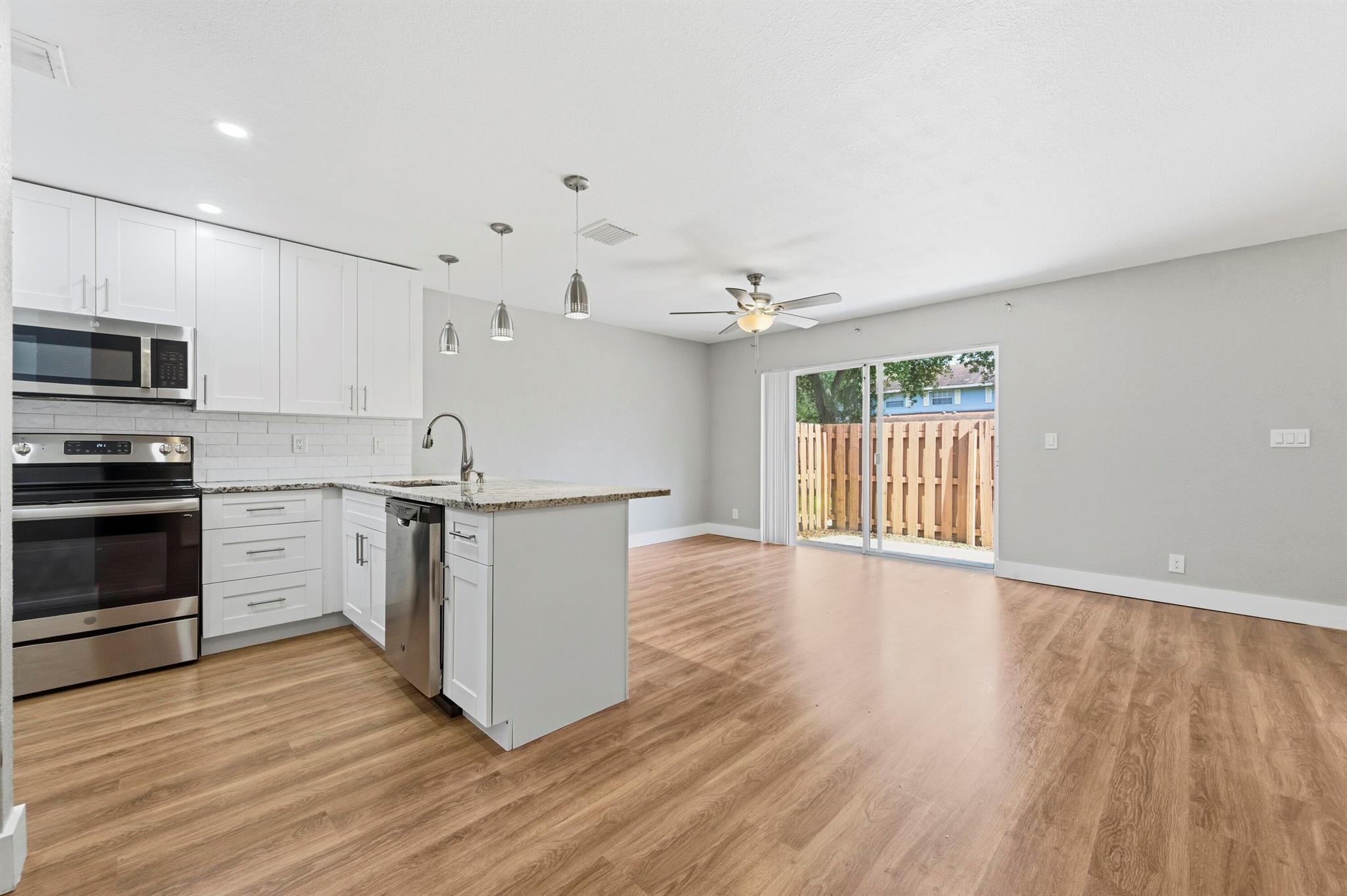 CYPRESS ESTATES OF PALM S - Residential