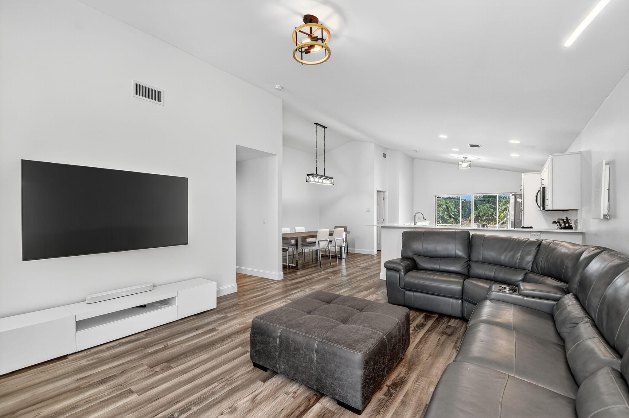 WELLINGTONS EDGE PAR 76 P - Residential Lease