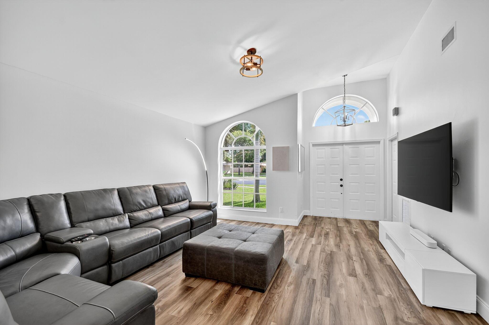 WELLINGTONS EDGE PAR 76 P - Residential Lease