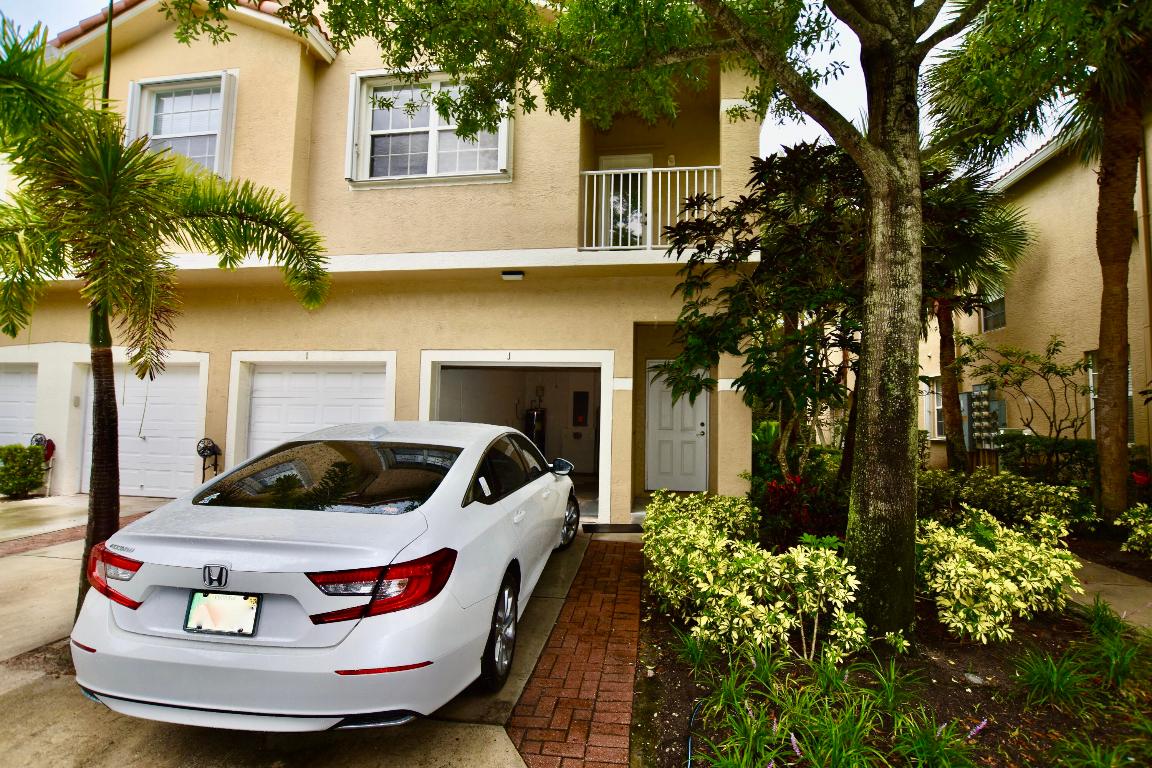 TEQUESTA TRACE CONDO - Residential