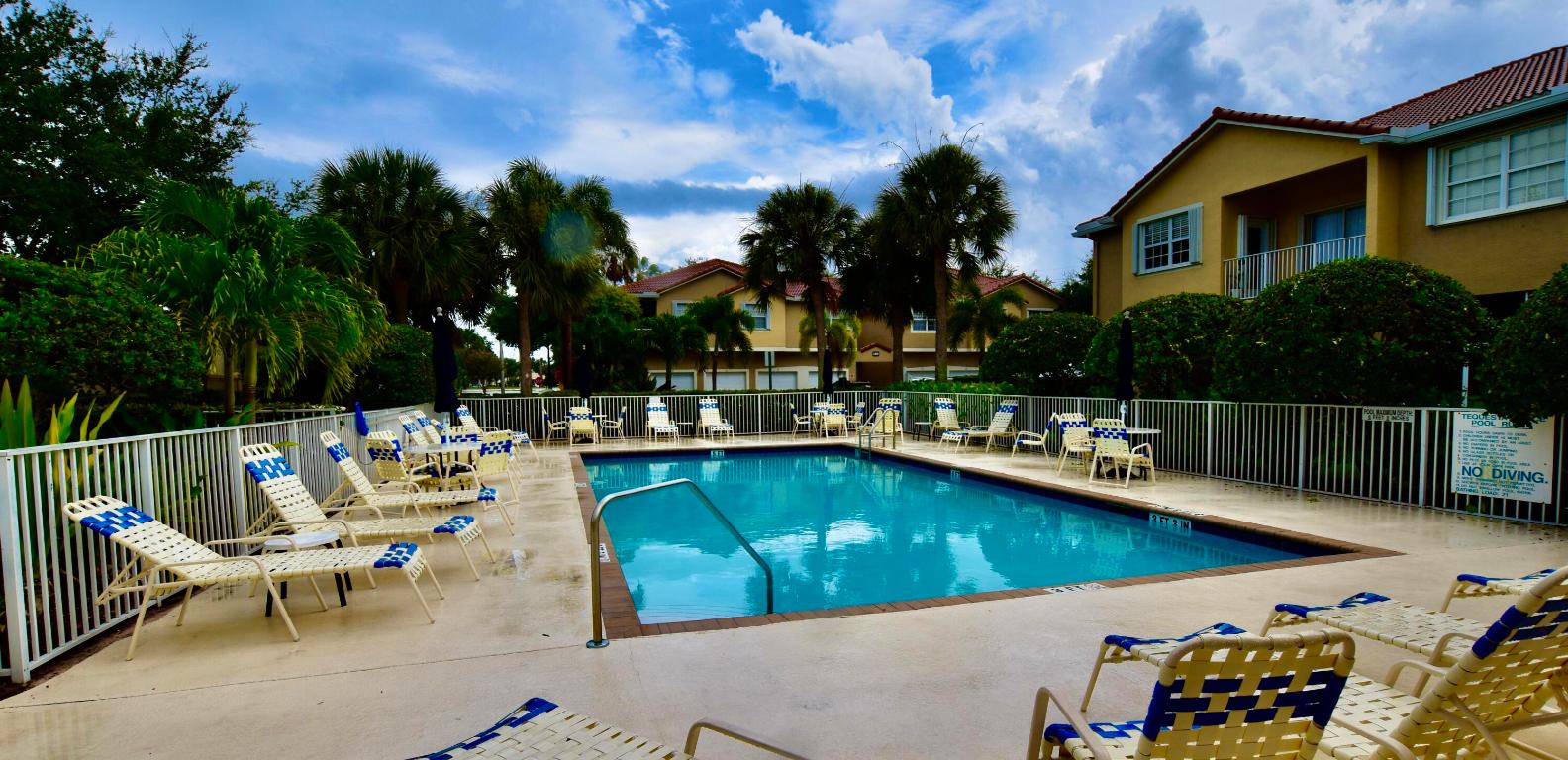 TEQUESTA TRACE CONDO - Residential