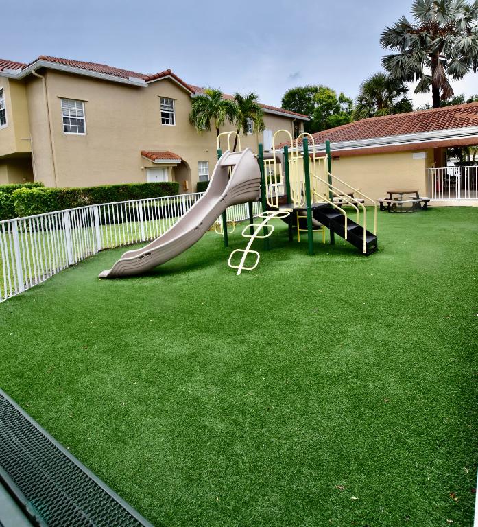 TEQUESTA TRACE CONDO - Residential