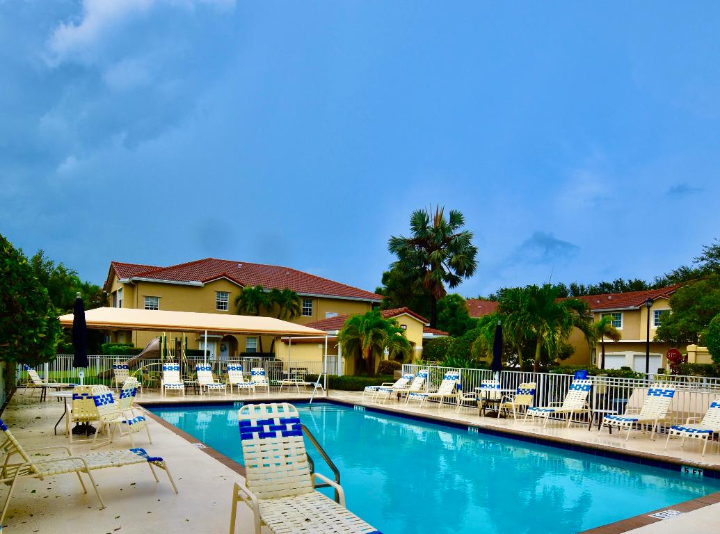 TEQUESTA TRACE CONDO - Residential