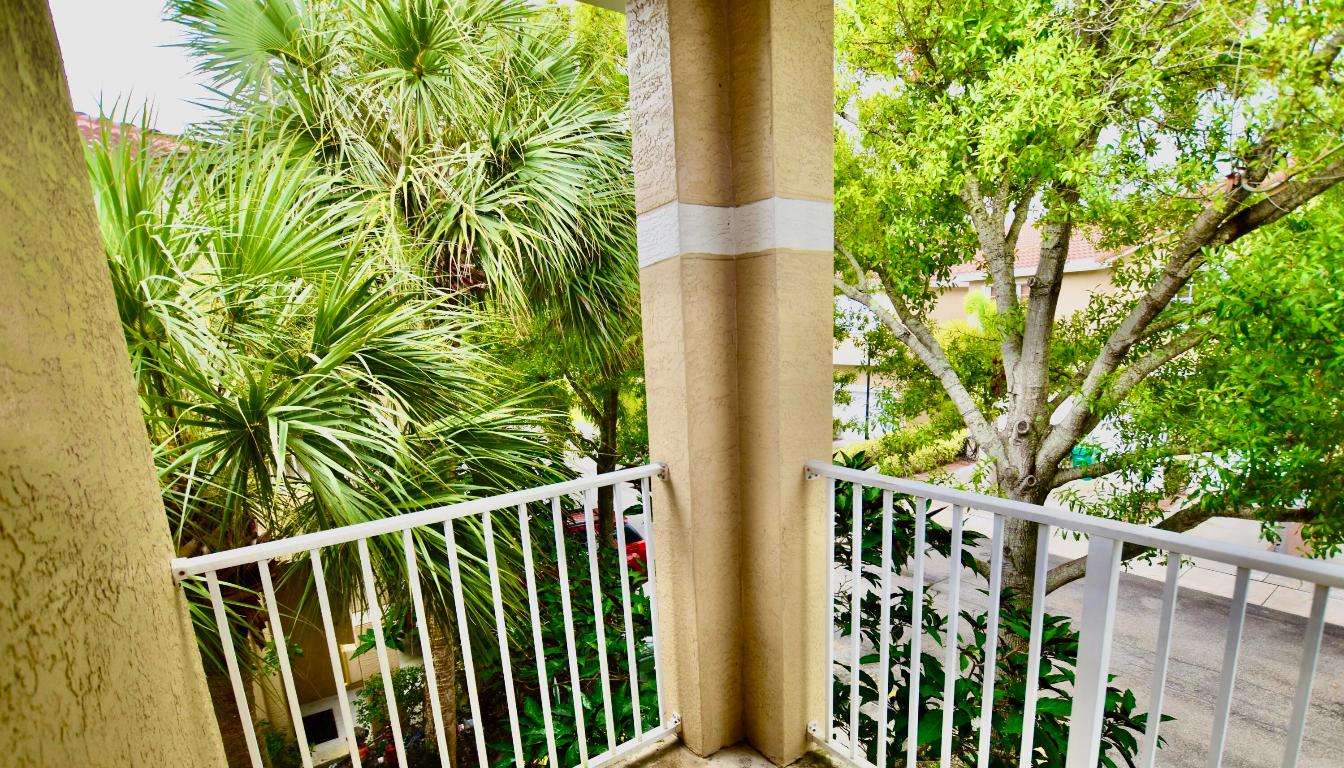 TEQUESTA TRACE CONDO - Residential