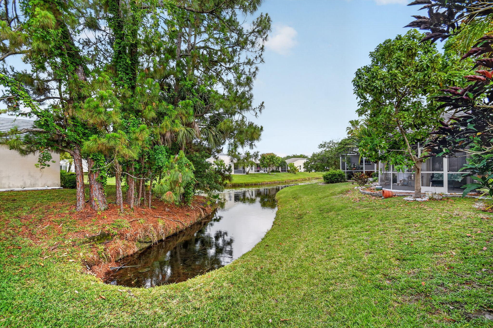 ISLAND OF RIVER BRIDGE - Residential