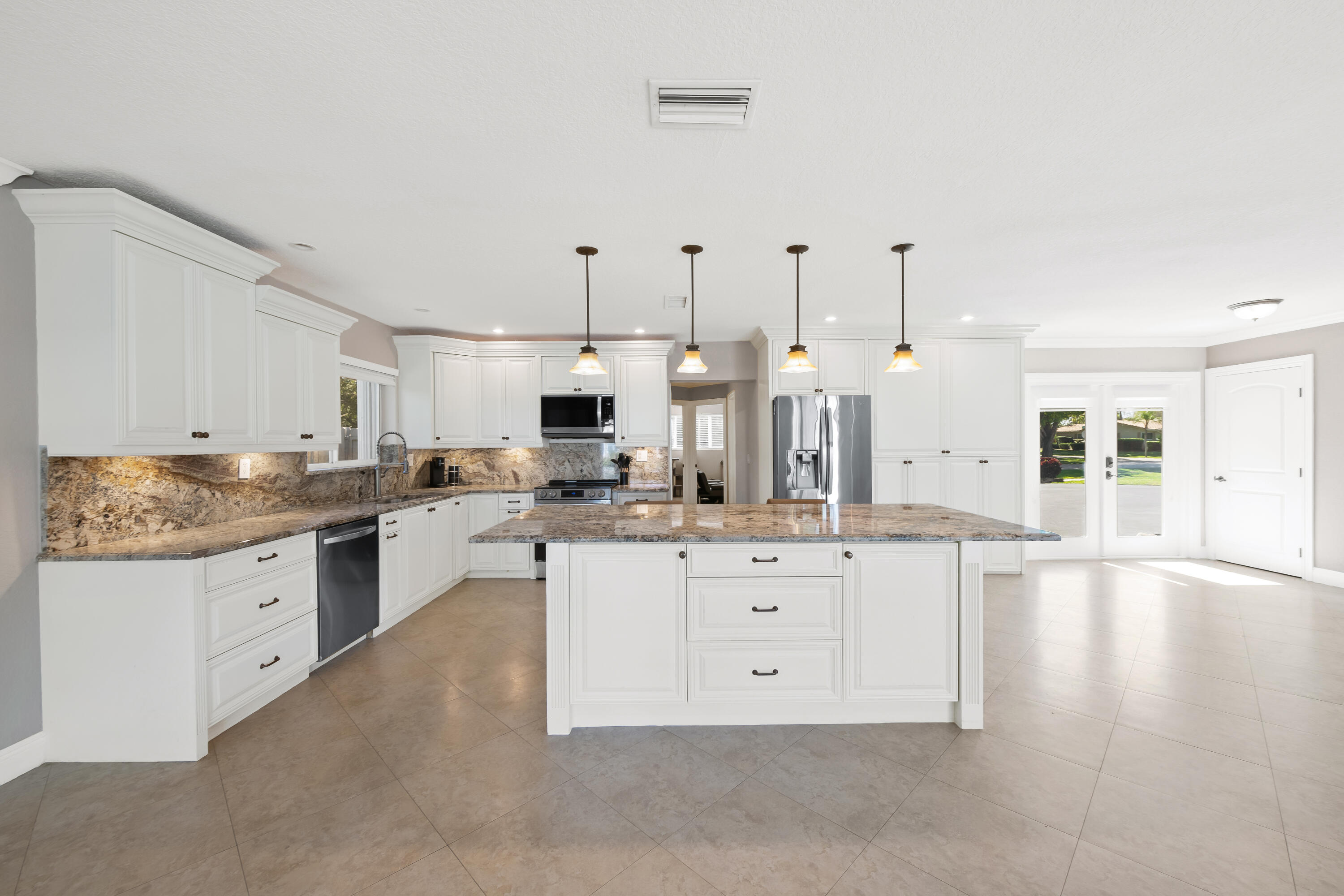 PLANTATION ESTATES SEC 1-A - Residential Lease