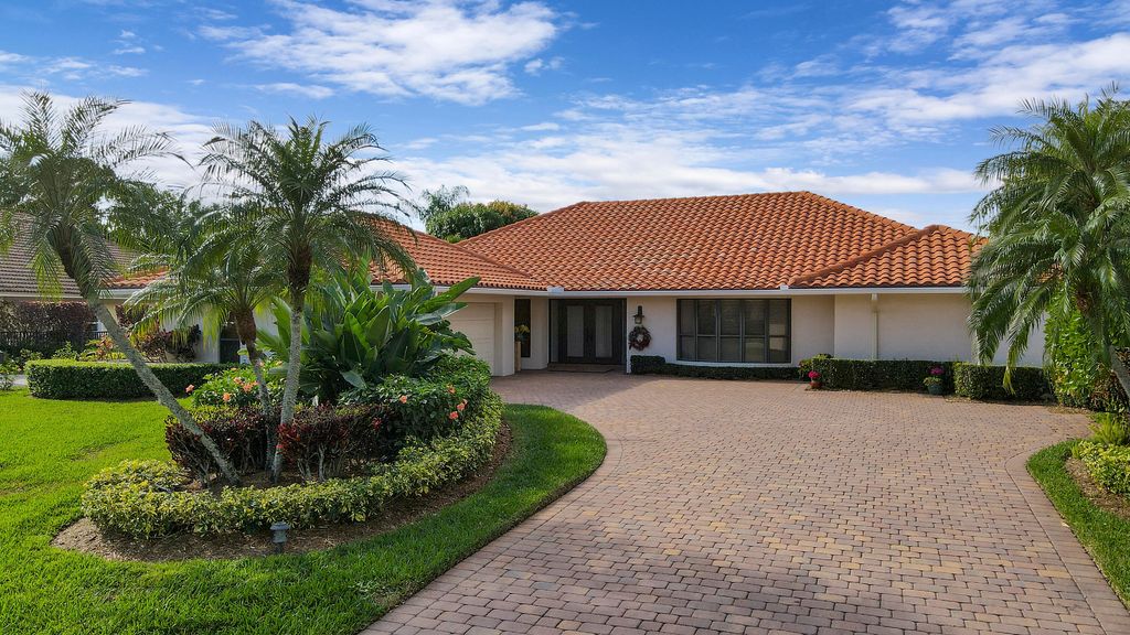 Photo of 16 Thurston Drive Dr, Palm Beach Gardens, FL 33418 (MLS # R10768257)