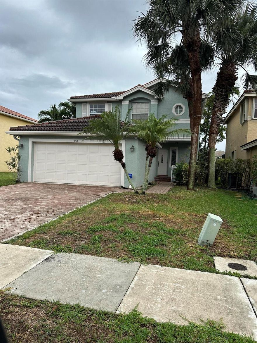 Fabulous single family home on a nice lake view in a gated community, great schools, lots of amenities and great location, come see this beautiful house, fall in love and call it home