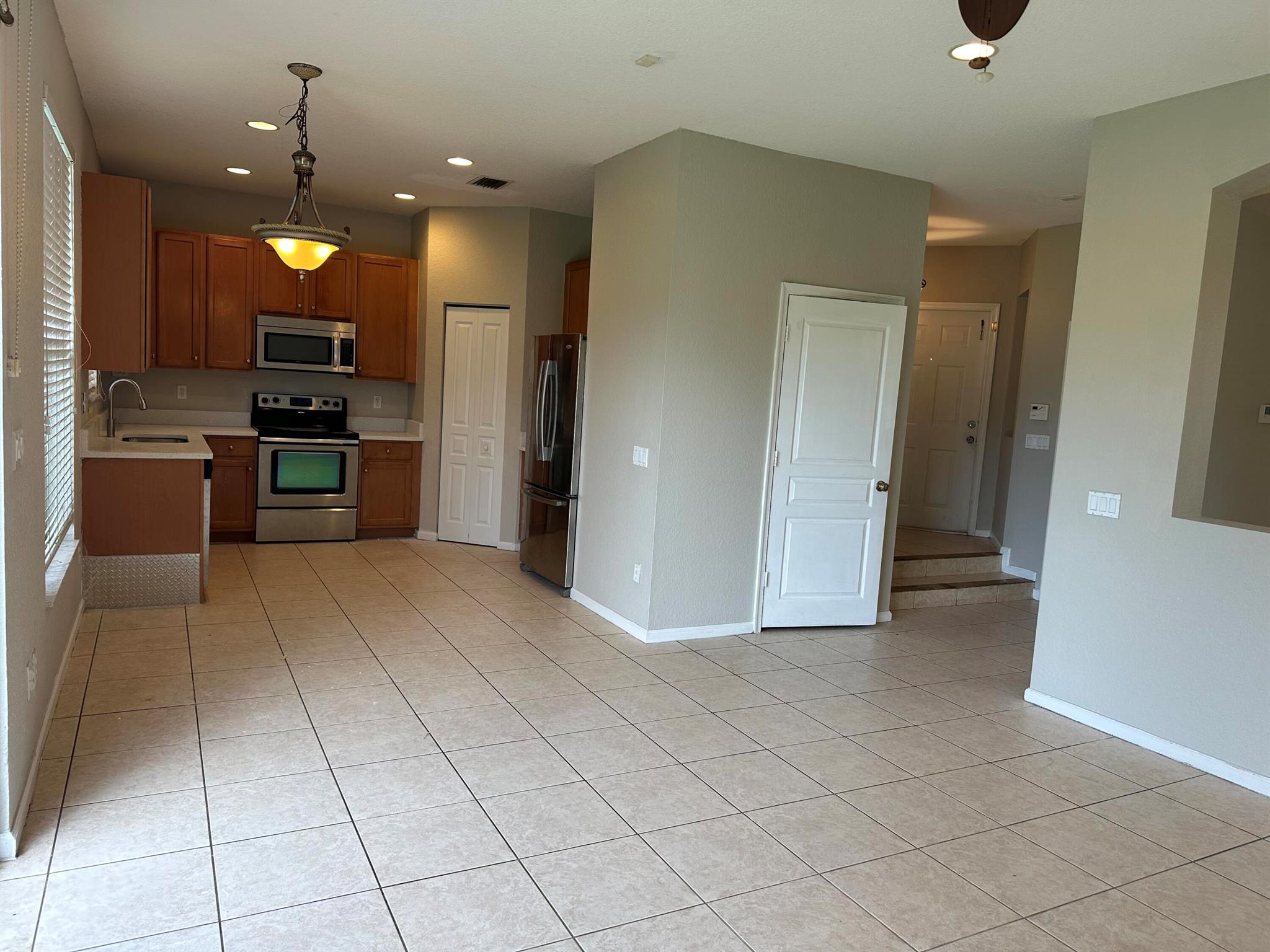 NAUTICA ISLES 4 - Residential Lease