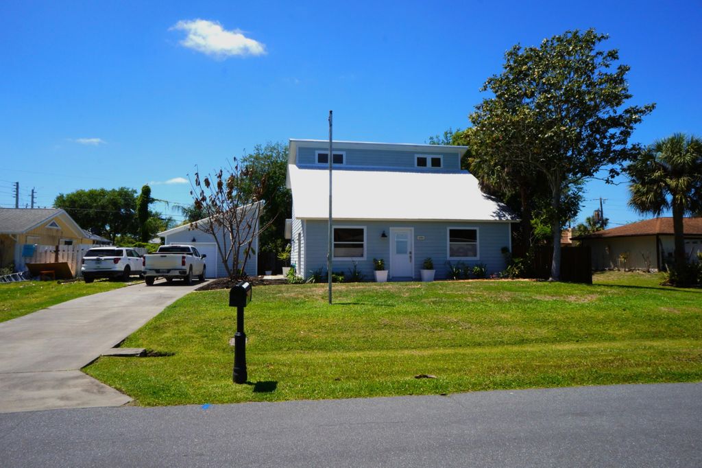 Photo of 680 Mulberry Street, Sebastian, FL 32958 (MLS # B26016453)