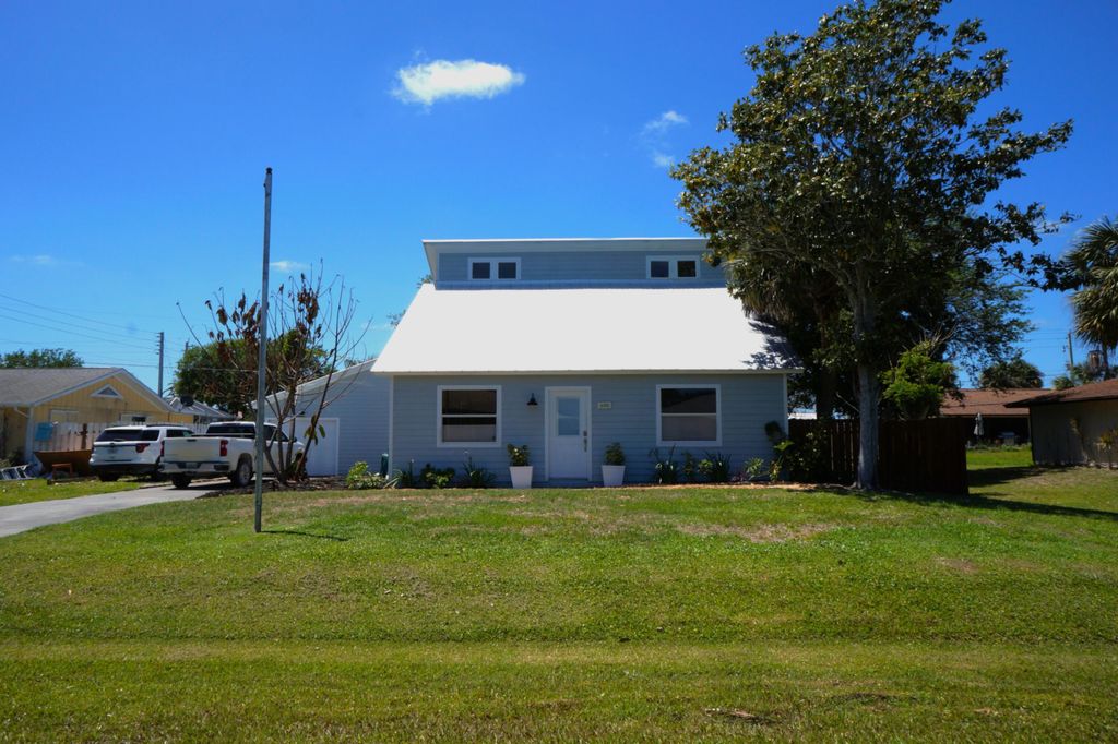 Photo of 680 Mulberry Street, Sebastian, FL 32958 (MLS # B26016453)