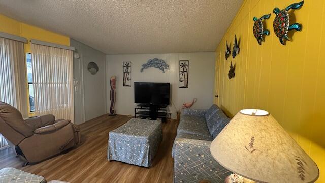 7874 SE Saratoga Drive, Hobe Sound, FL, 33455/$292,900 2 7874 SE Saratoga Drive