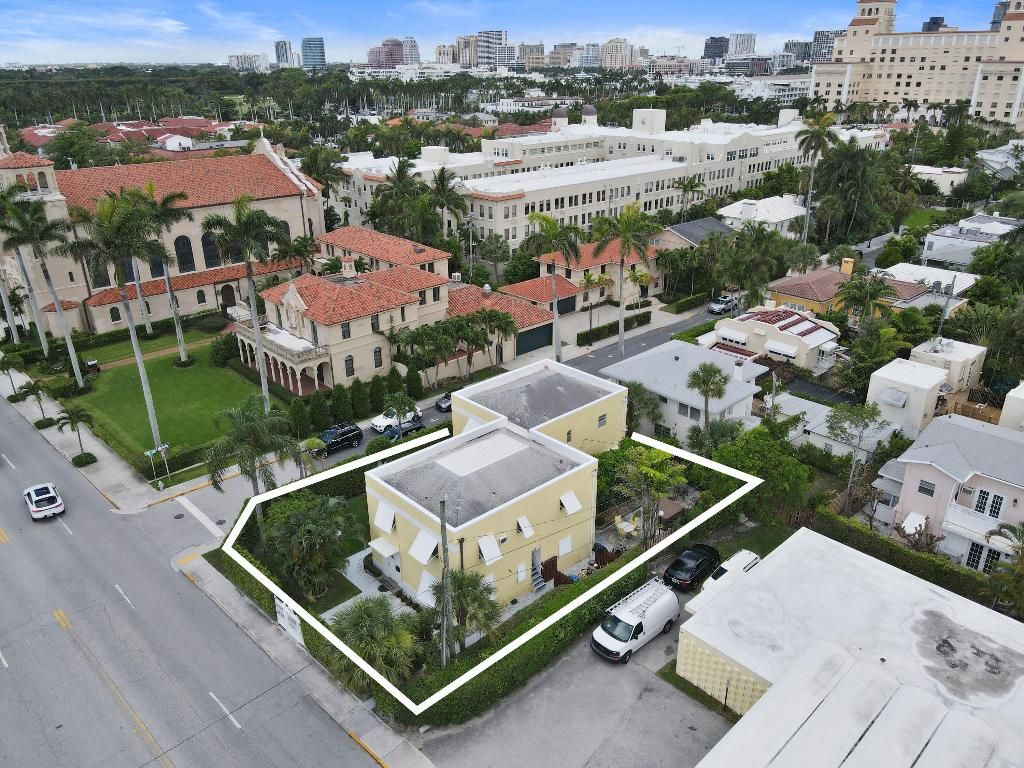 Photo of 172 N County Road, Palm Beach, FL 33480 (MLS # R11028931)