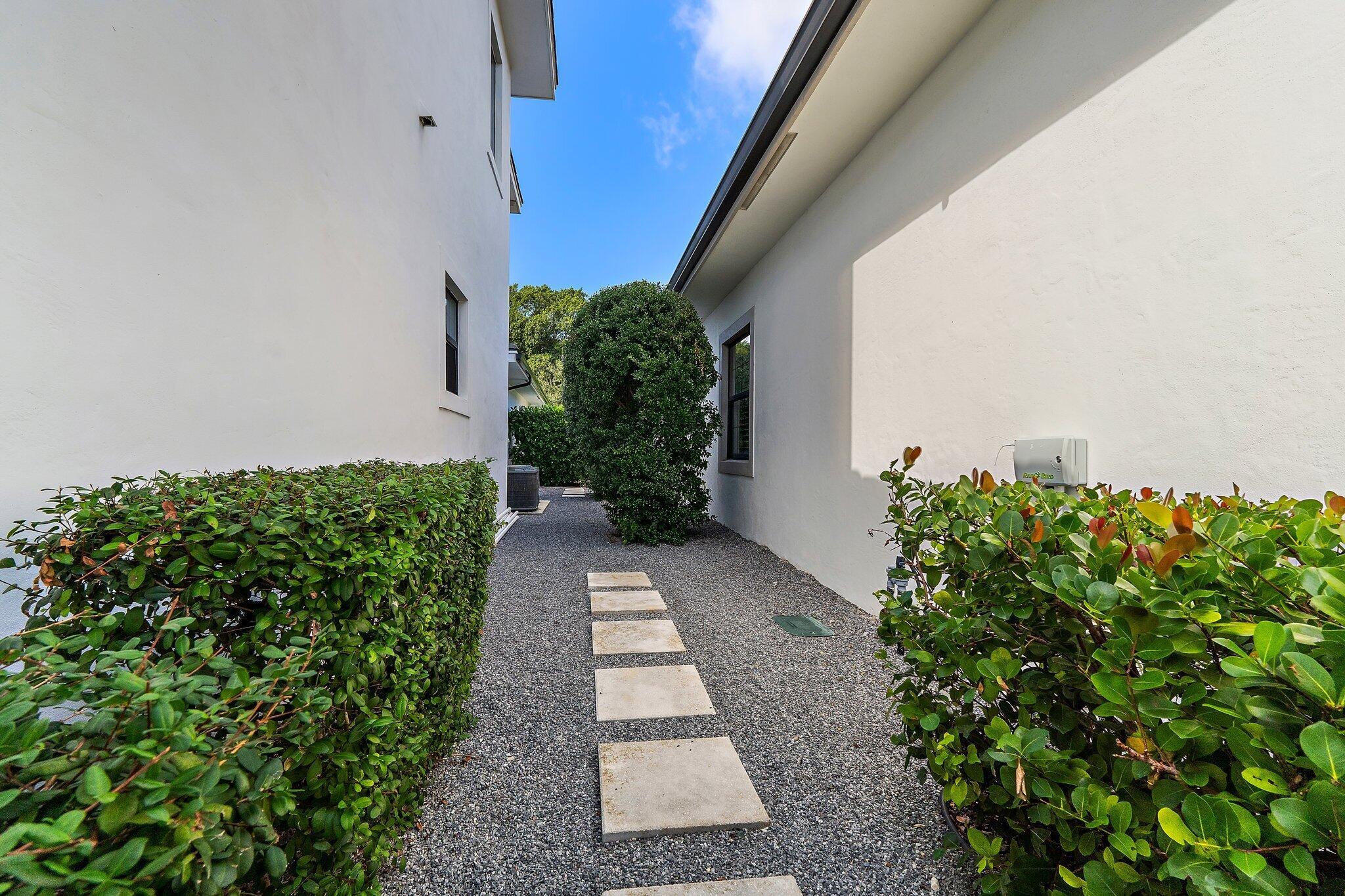 BANYAN CAY RESORT COMMUNI - Residential Lease