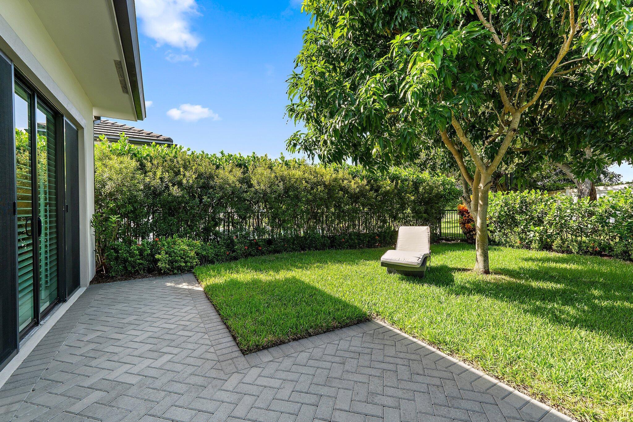 BANYAN CAY RESORT COMMUNI - Residential Lease