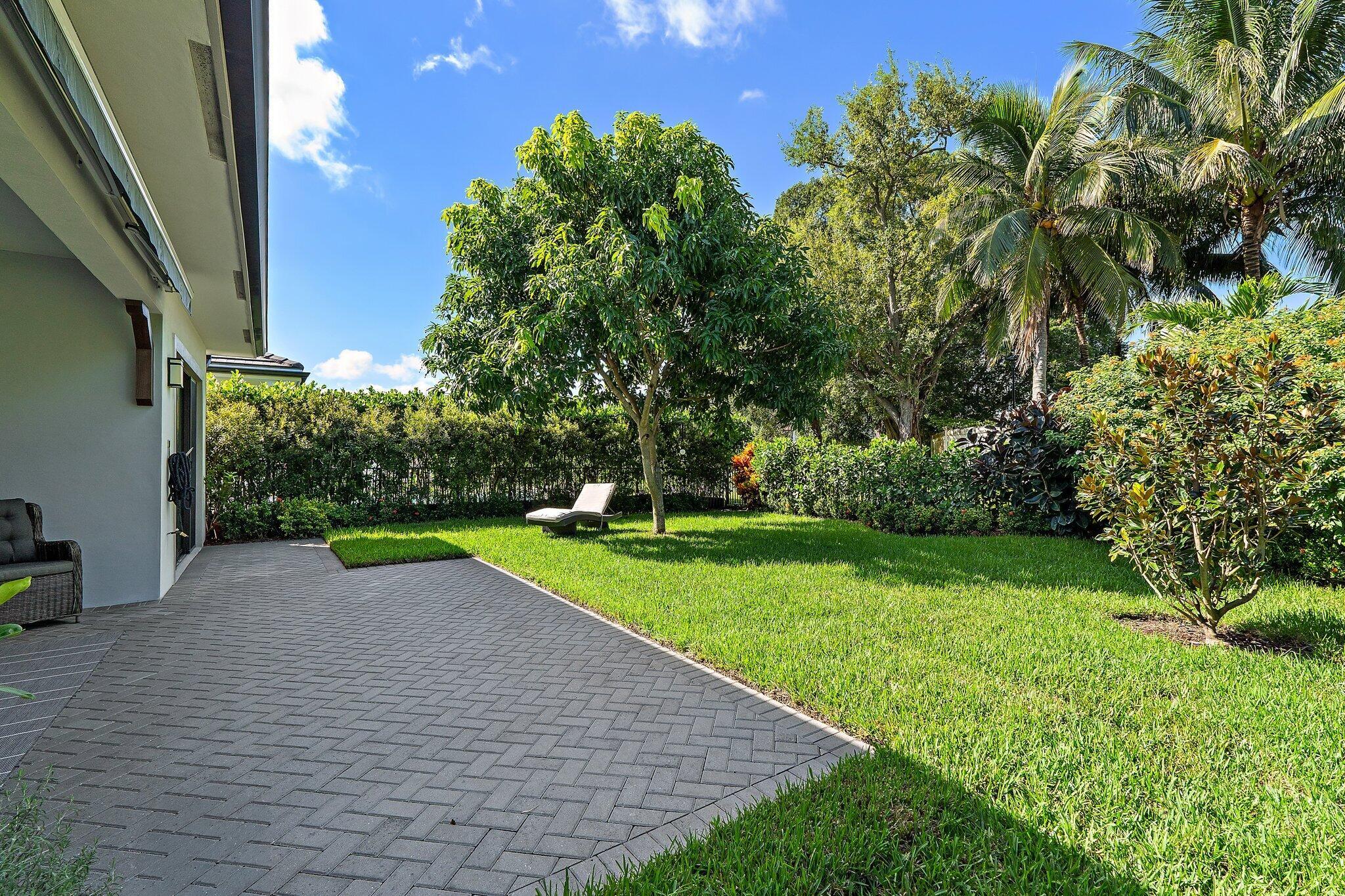 BANYAN CAY RESORT COMMUNI - Residential Lease