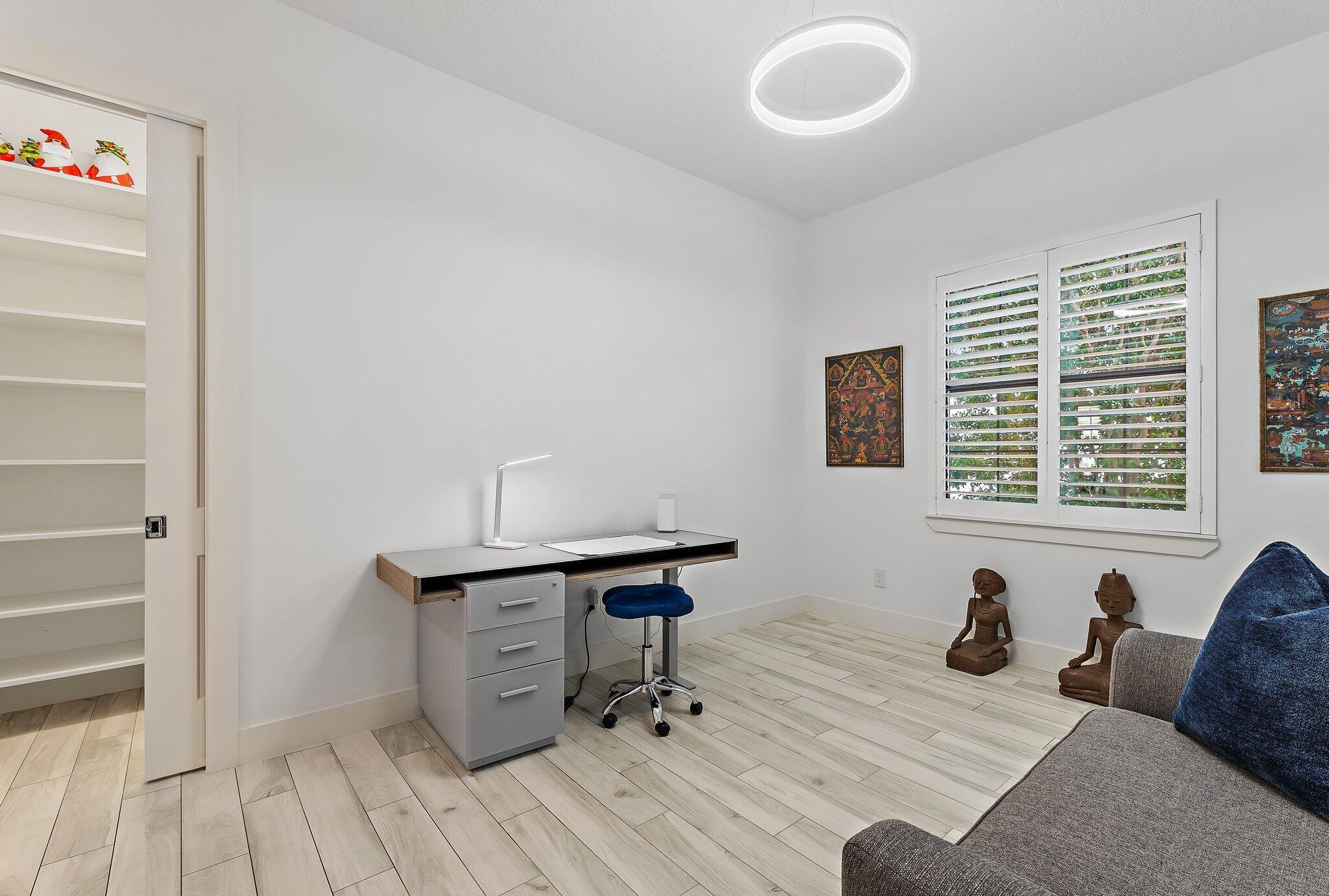 BANYAN CAY RESORT COMMUNI - Residential Lease