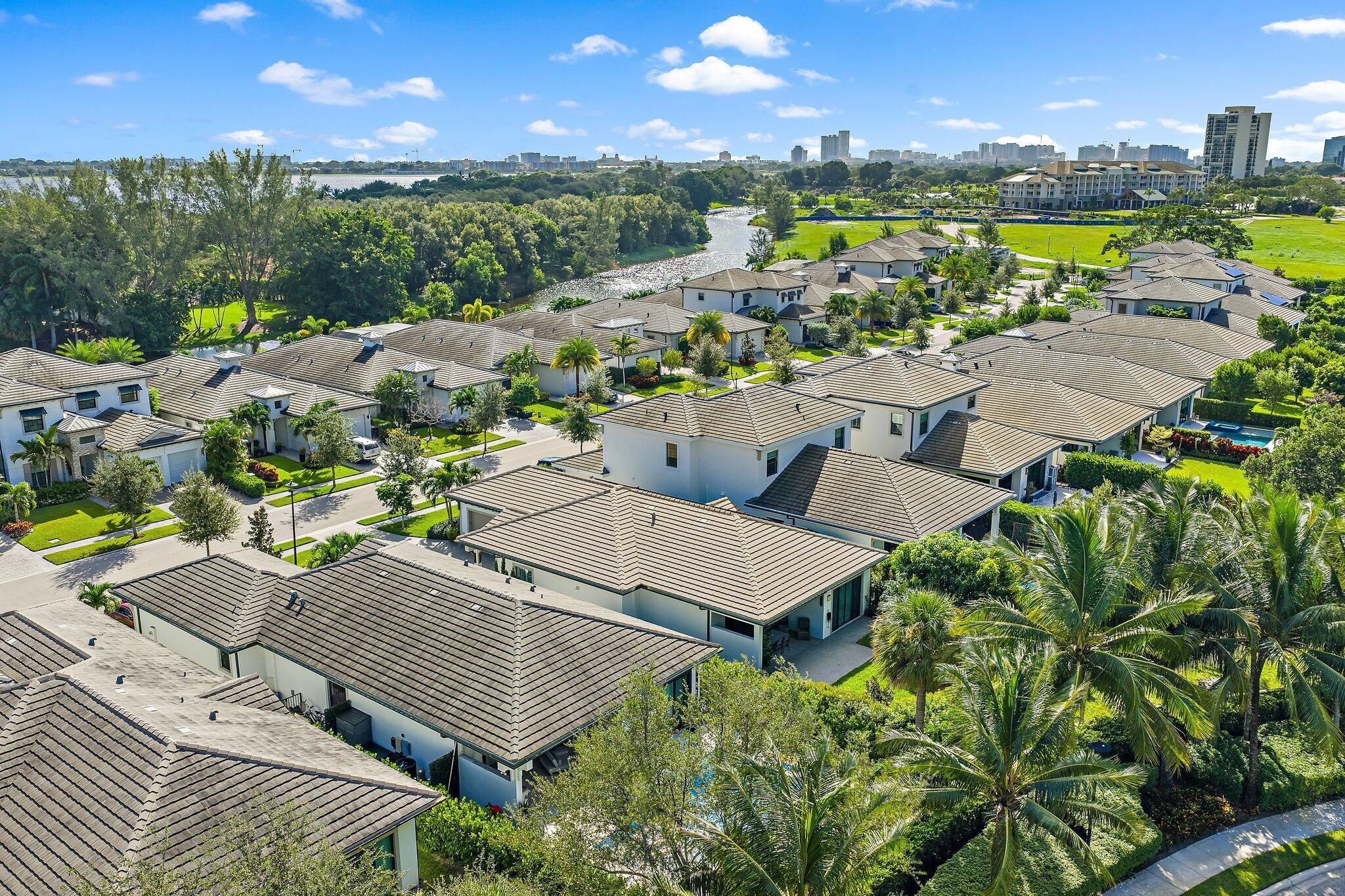 BANYAN CAY RESORT COMMUNI - Residential Lease