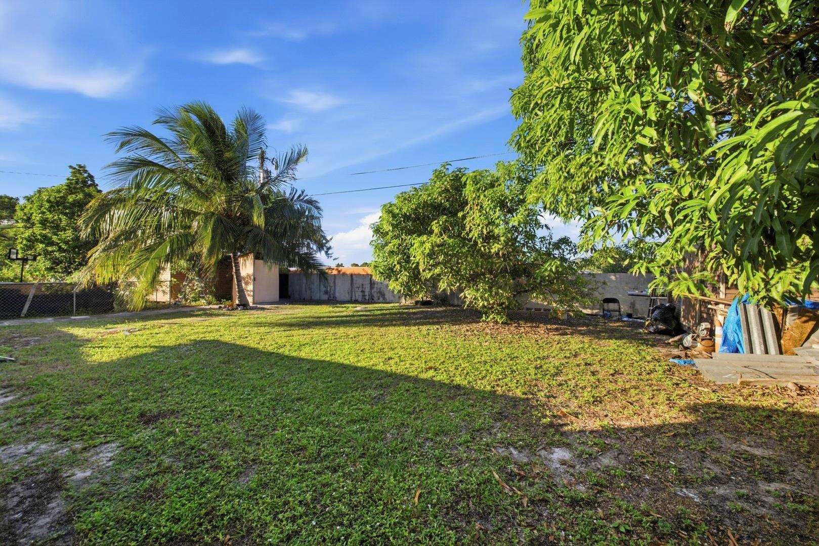 F R Humphries Villa 81-9 - Residential