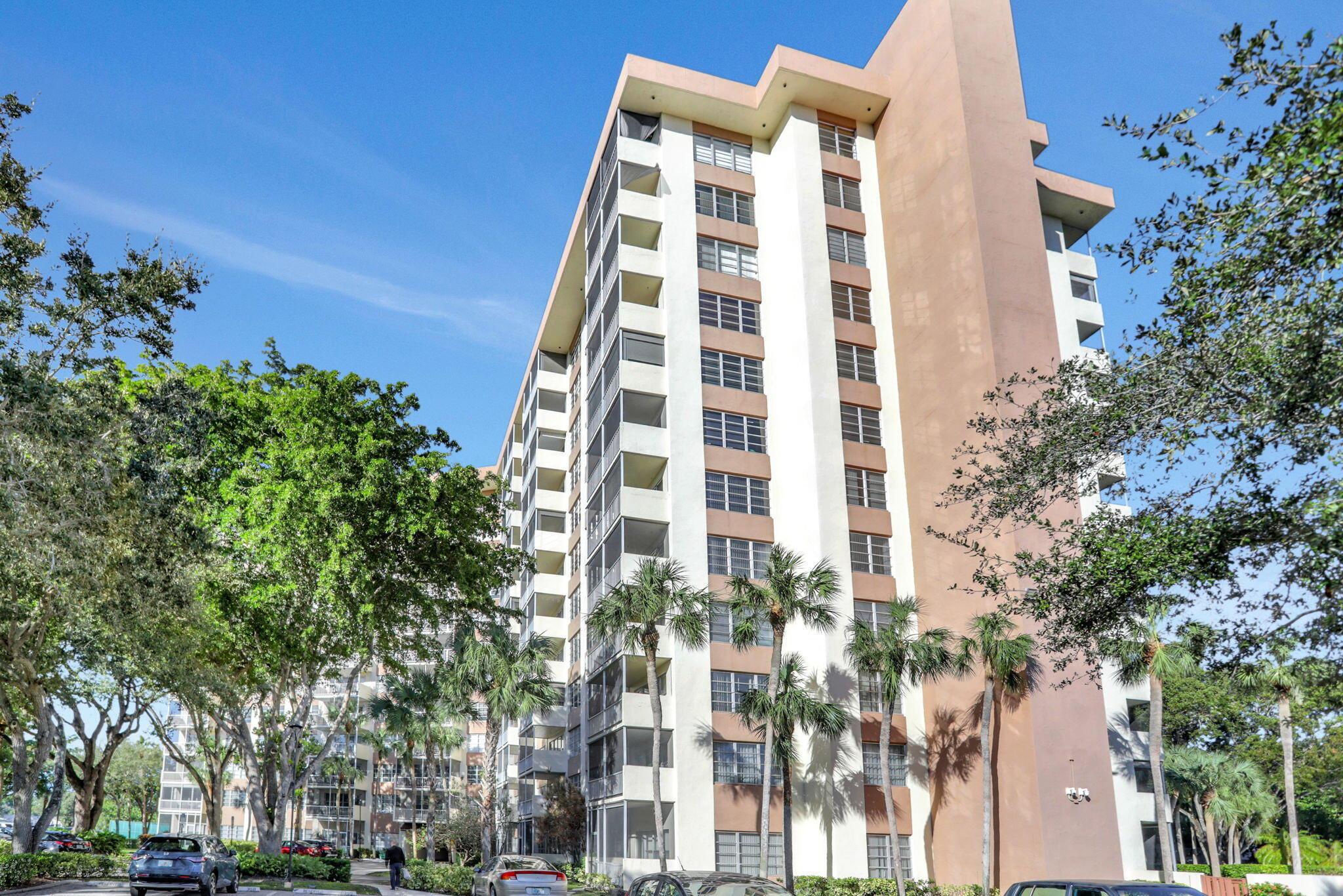 COUNTRY CLUB TOWER OF COR - Residential