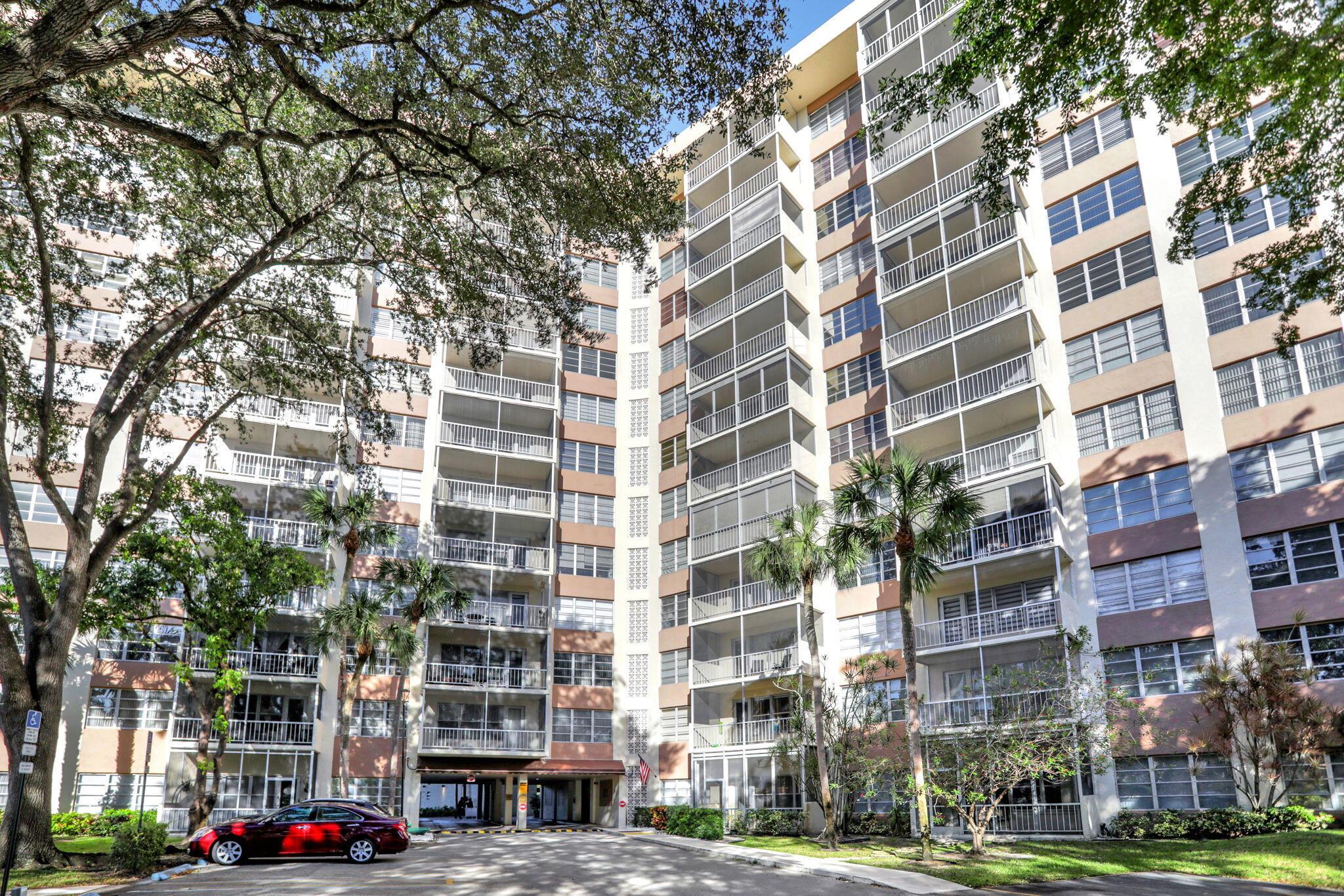 COUNTRY CLUB TOWER OF COR - Residential