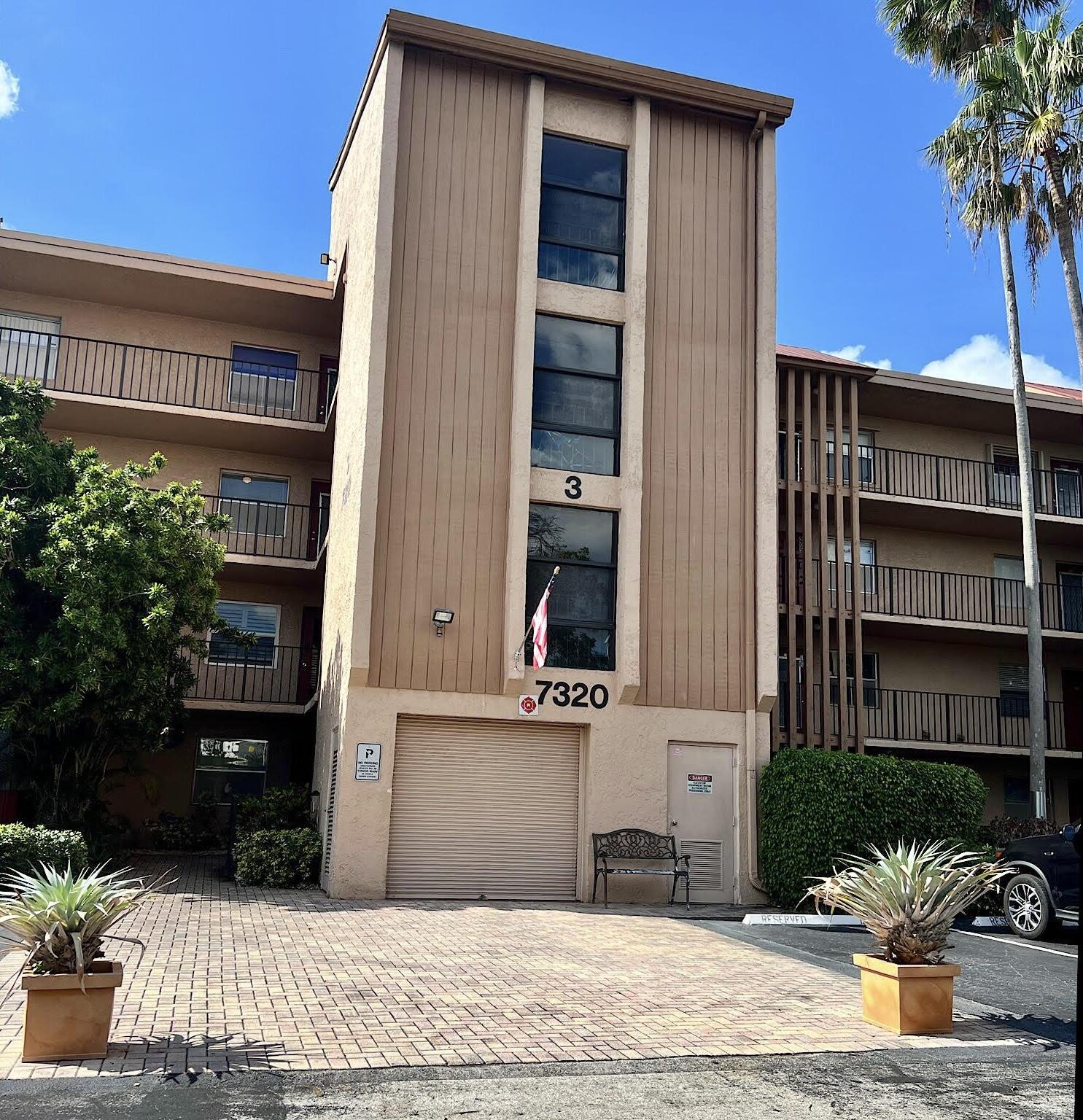 PALM LAKES CONDO - Residential