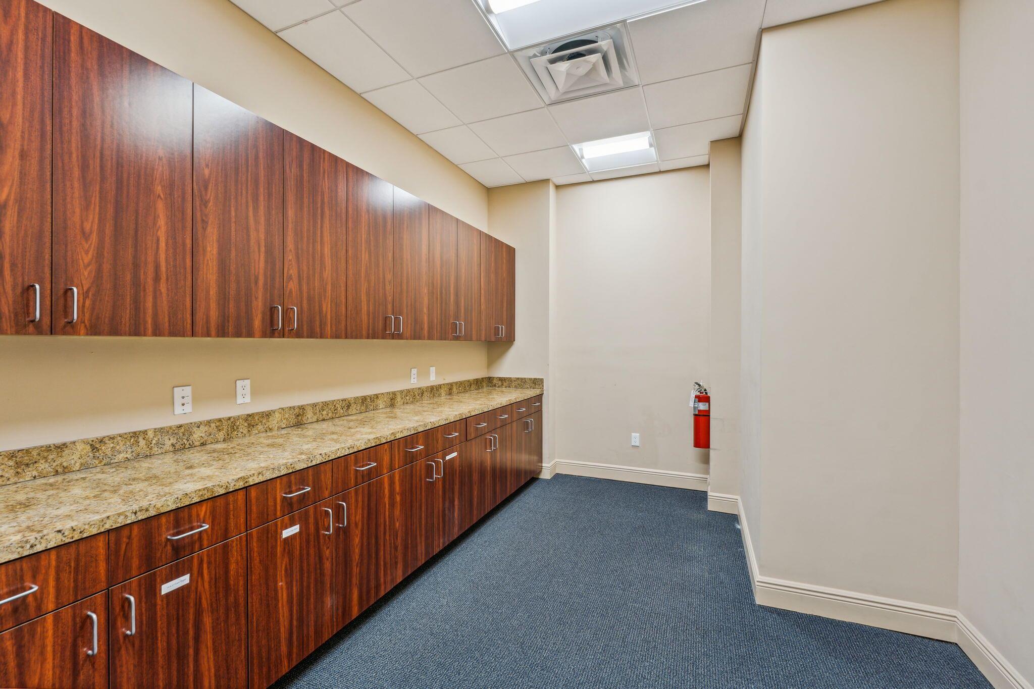 COMMONS PAR 2 - Commercial Lease