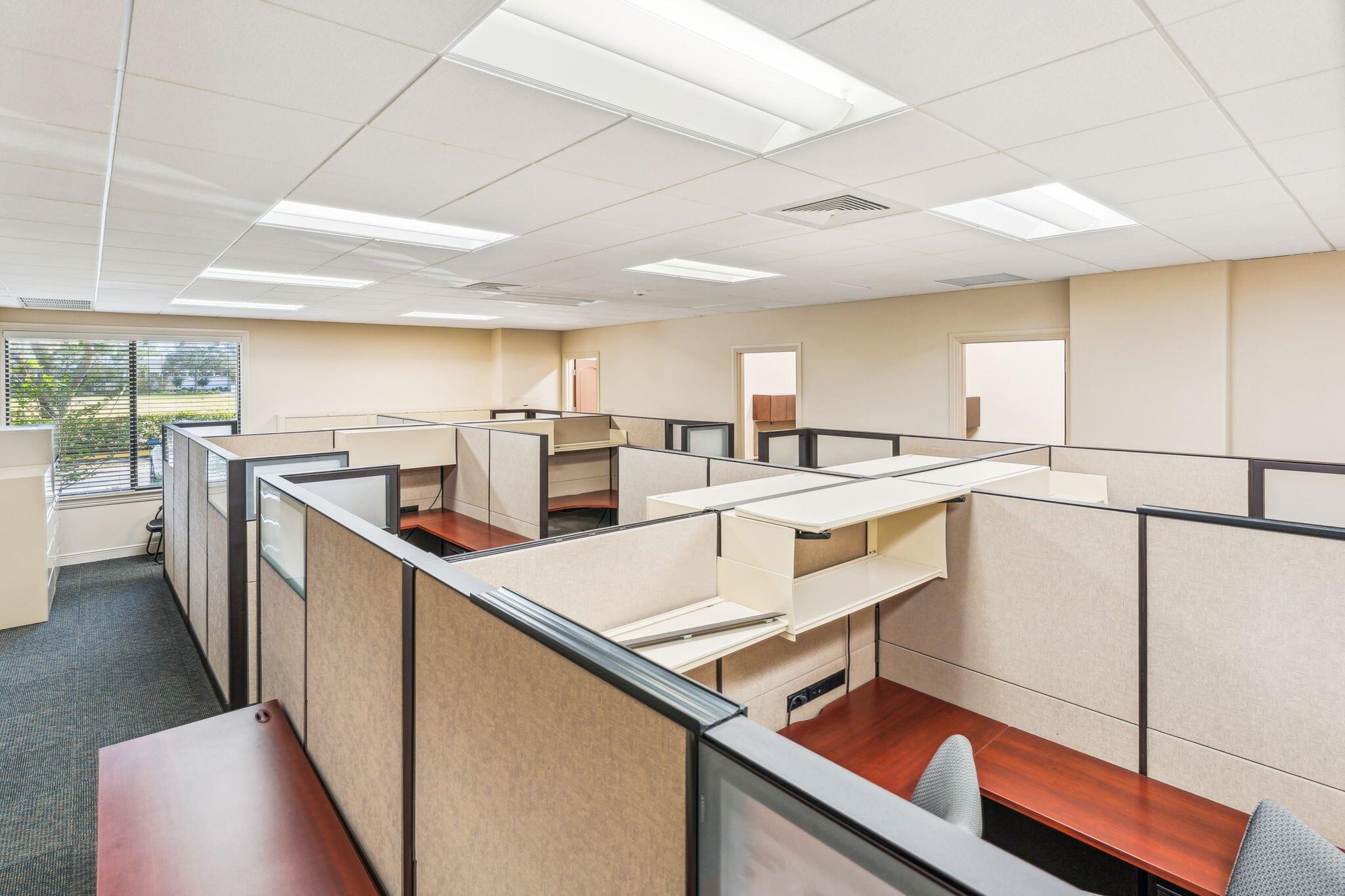 COMMONS PAR 2 - Commercial Lease