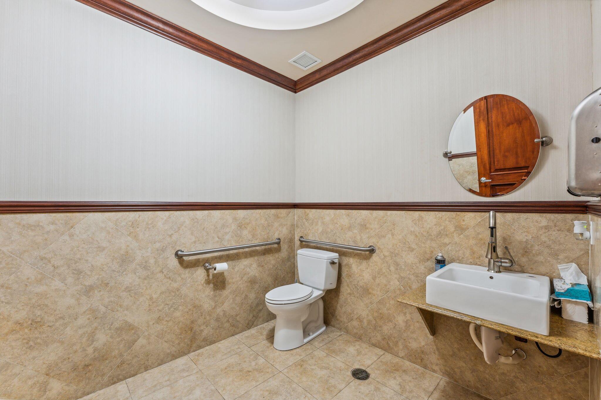 COMMONS PAR 2 - Commercial Lease