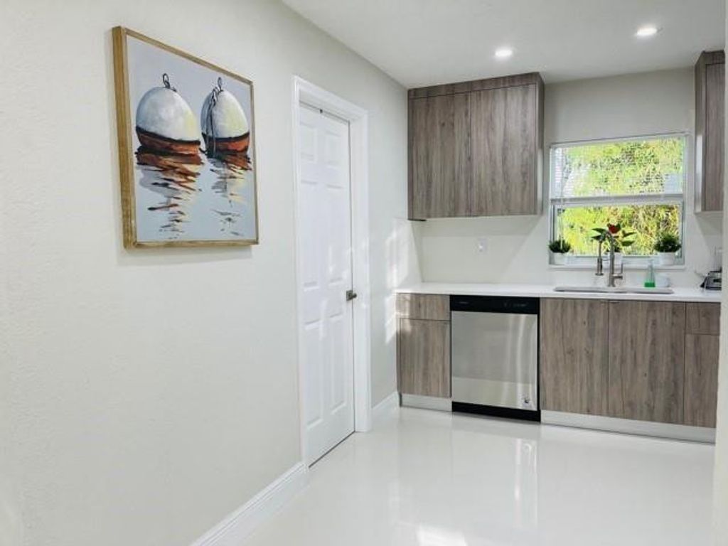 Photo of 4640 NE 5th Avenue Avenue #4640, Oakland Park, FL 33334 (MLS # B26018757)