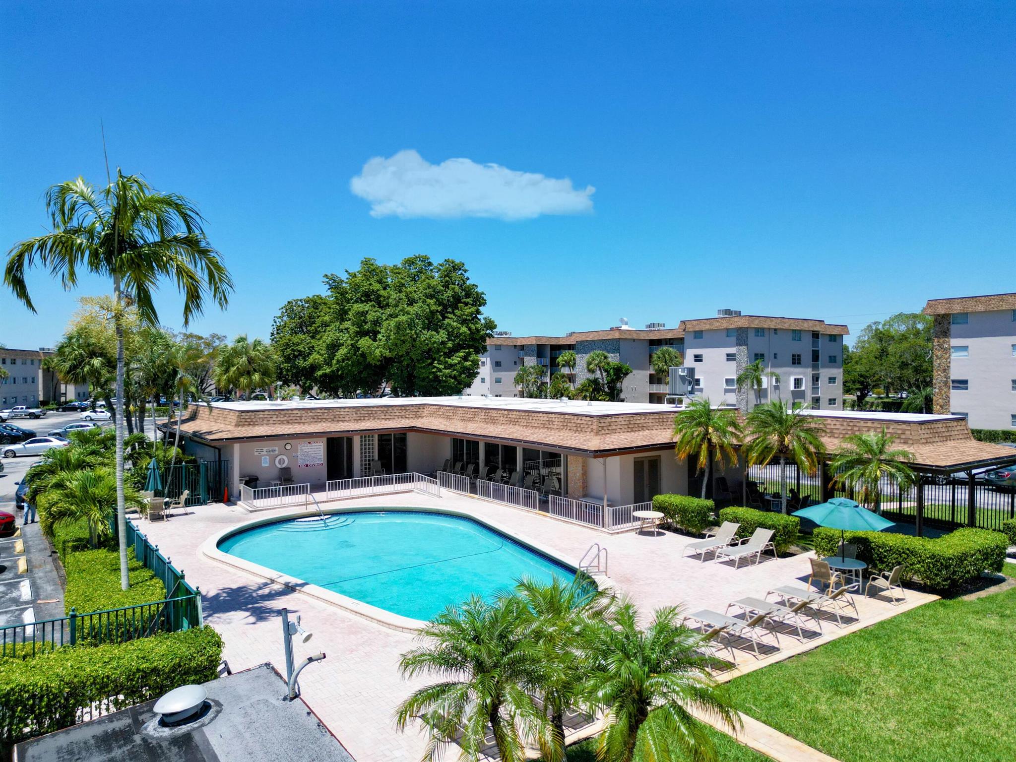 ARROWHEAD CONDO NO VII - Residential