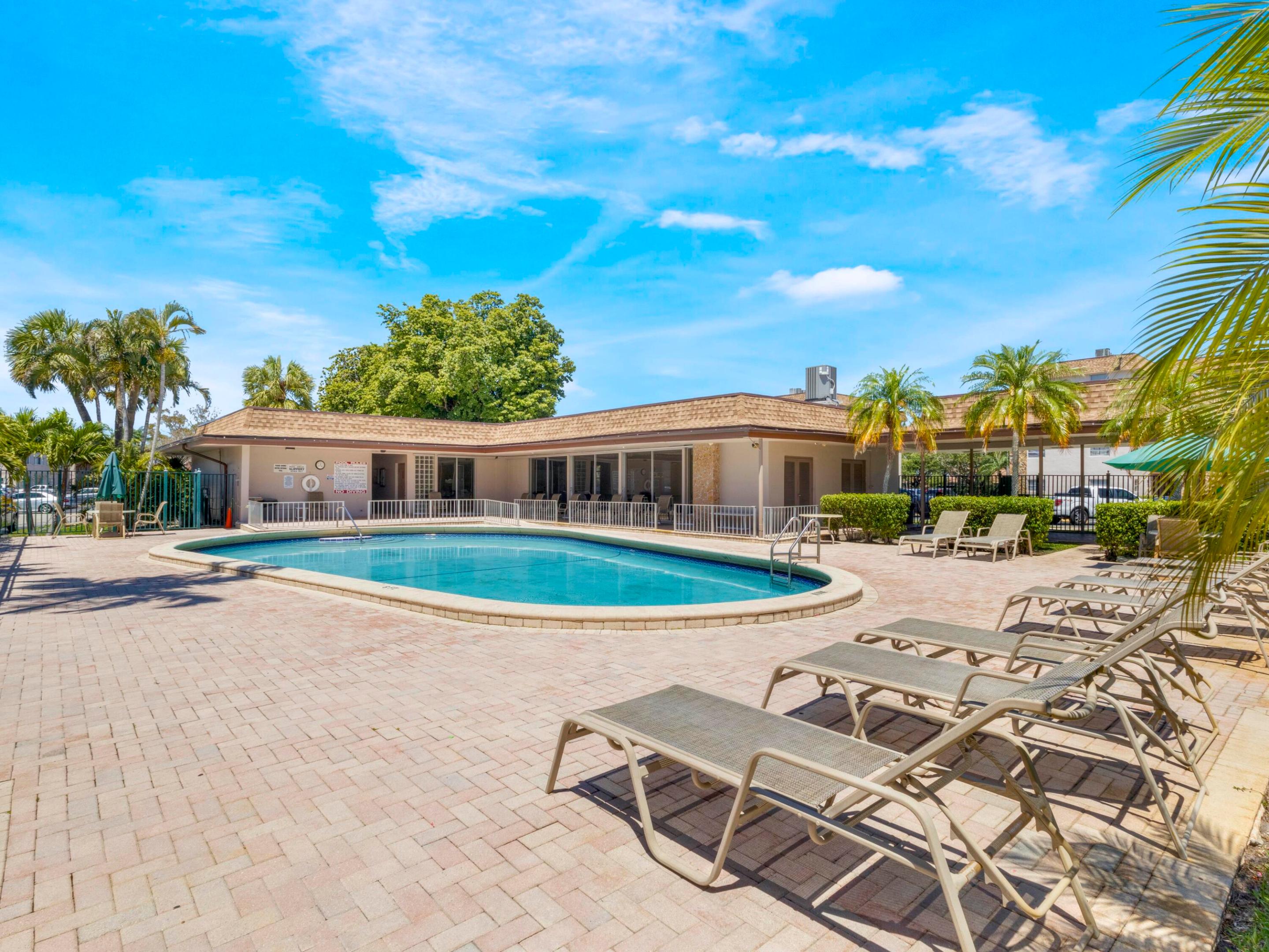 ARROWHEAD CONDO NO VII - Residential