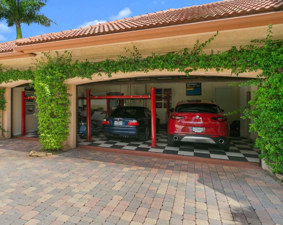 EQUESTRIAN CLUB ESTATES 1 - Residential