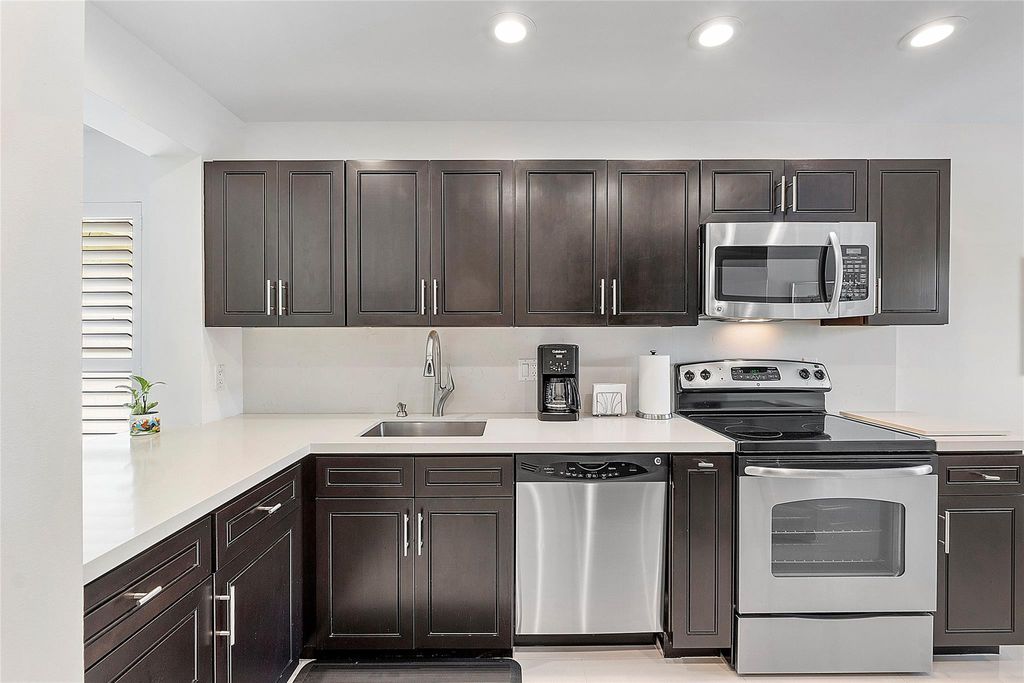 Photo of 11 Stratford Drive #H, Boynton Beach, FL 33436 (MLS # F10431013)