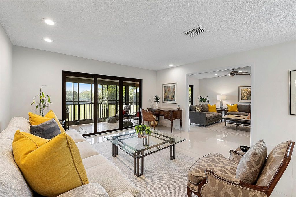 Photo of 11 Stratford Drive #H, Boynton Beach, FL 33436 (MLS # F10431013)