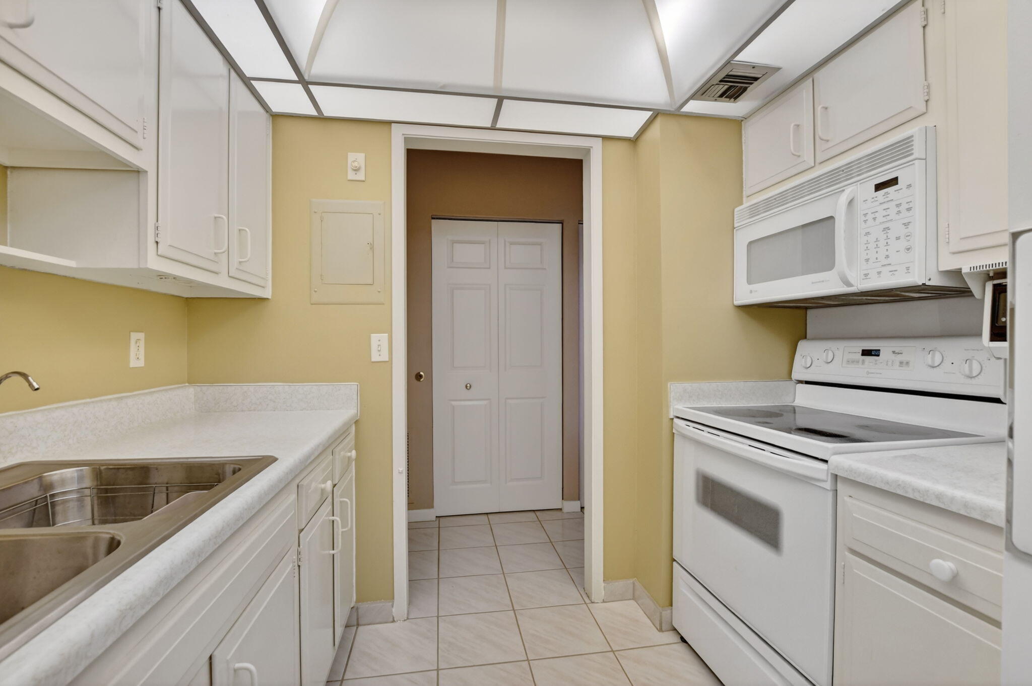 BOCA TOWERS CONDO PORTION - Residential