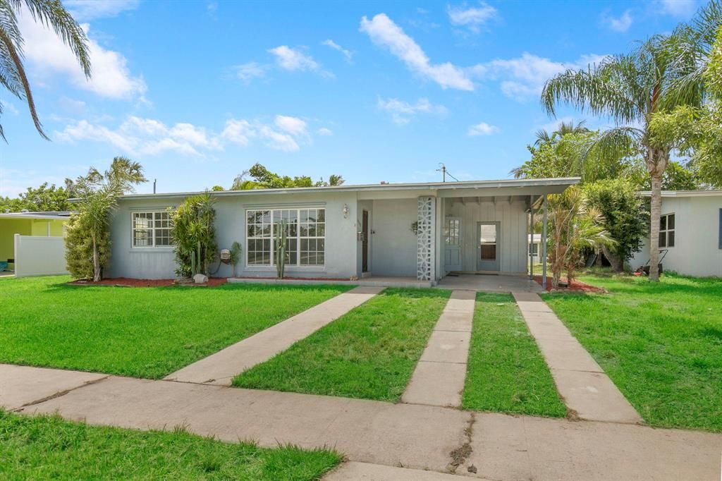 Photo of 3100 SE Morningside Boulevard, Port Saint Lucie, FL 34952 (MLS # R10731704)