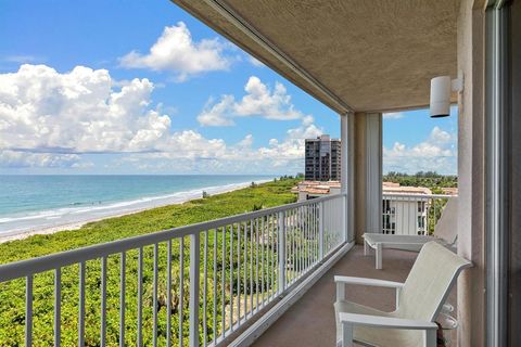 A home in Hutchinson Island