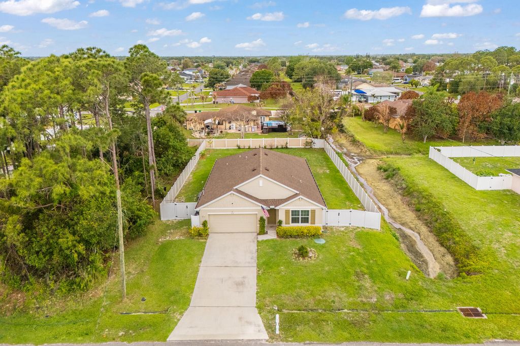 Photo of 502 NW Kingston Street, Port Saint Lucie, FL 34983 (MLS # B26025755)