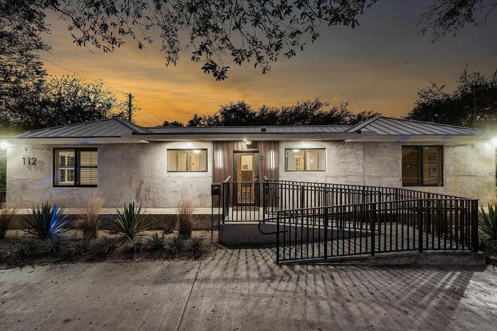 Photo of 112 SE 10th Street, Delray Beach, FL 33483 (MLS # R11144910)